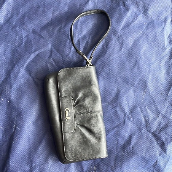 Coach Ashley Black Smooth Leather Cluth/Wristlet. Barely used. - Picture 7 of 7
